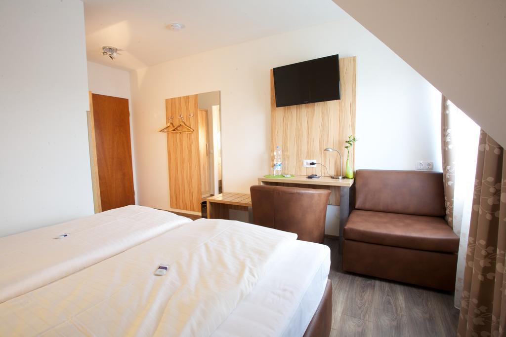 Hotel Reinhardtshof Garni Wolfschlugen 部屋 写真