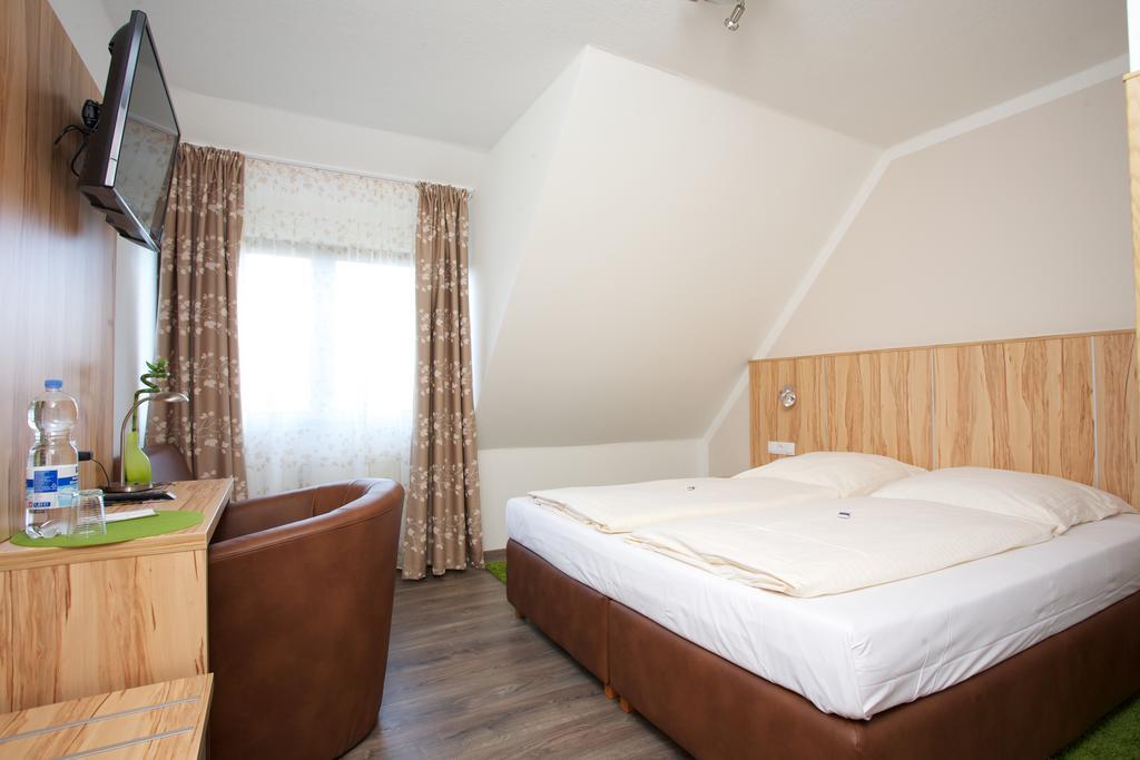 Hotel Reinhardtshof Garni Wolfschlugen 部屋 写真