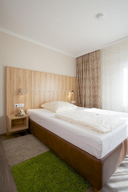 Hotel Reinhardtshof Garni Wolfschlugen 部屋 写真