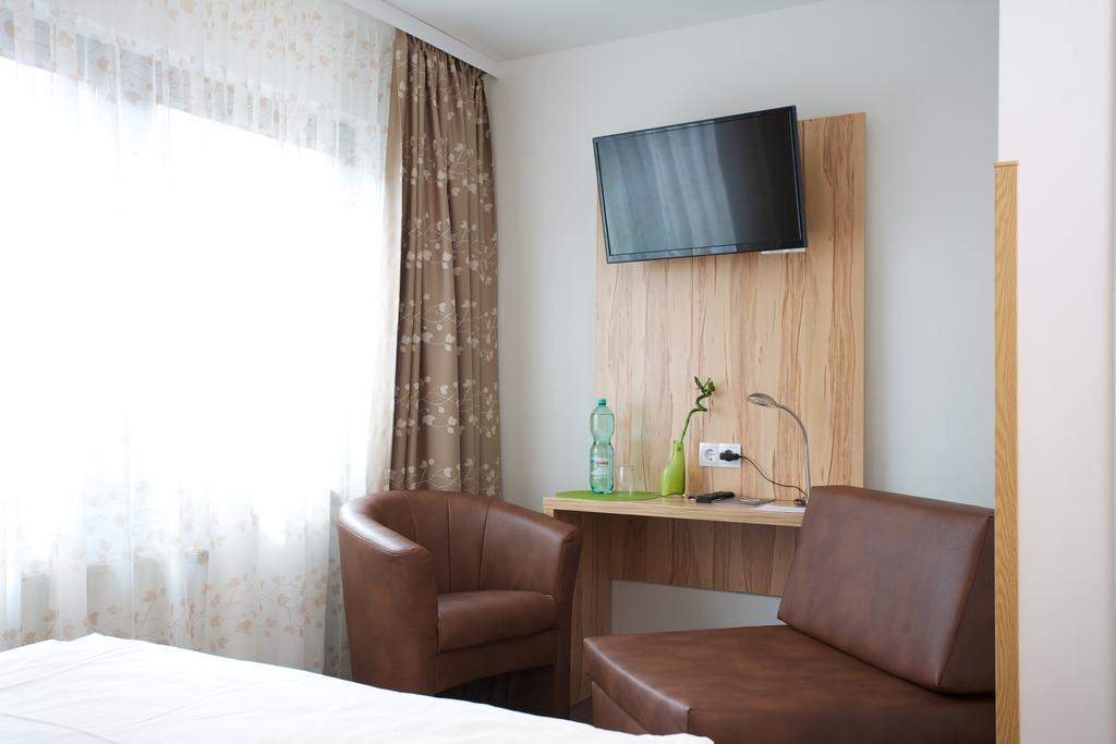 Hotel Reinhardtshof Garni Wolfschlugen 部屋 写真