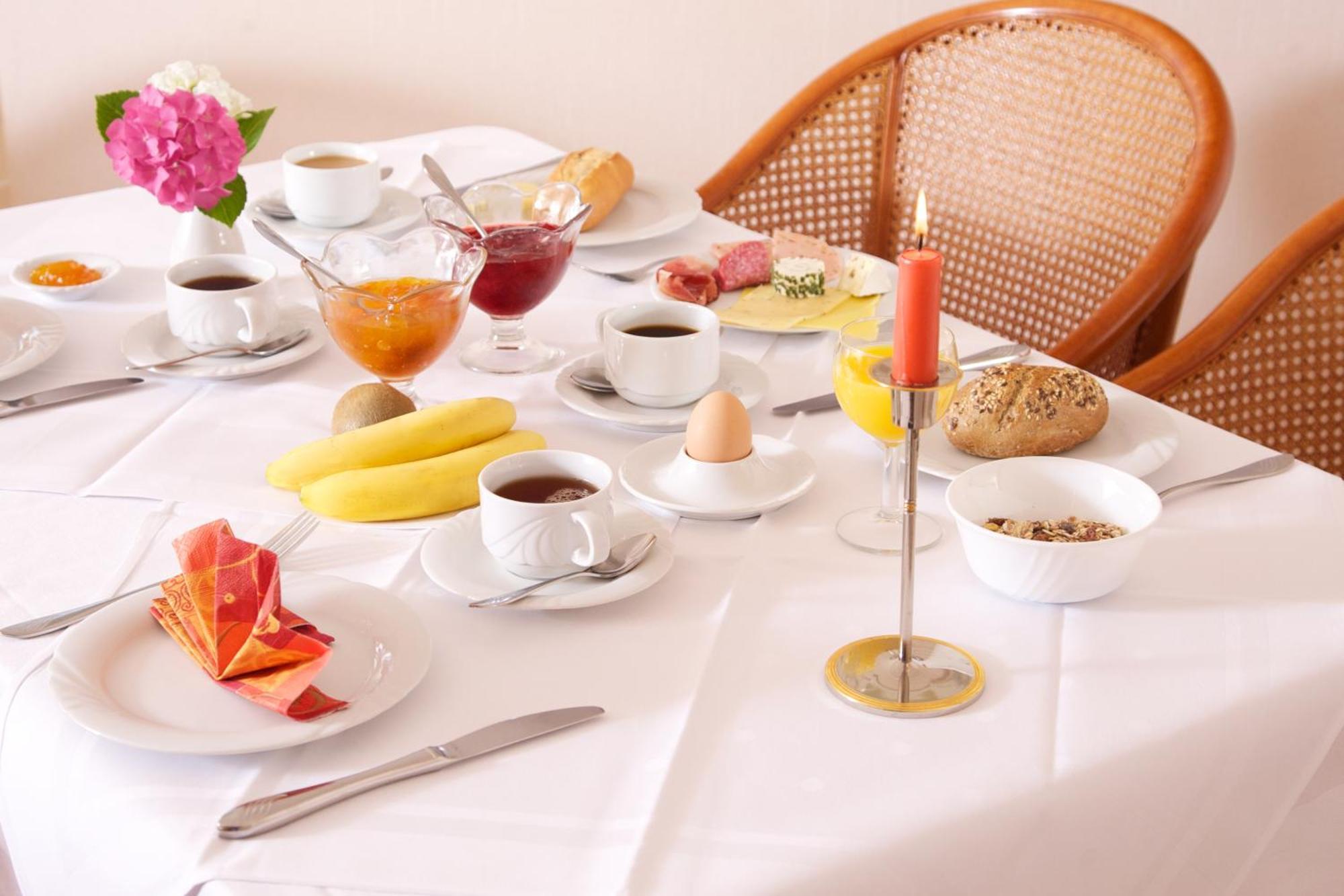 Hotel Reinhardtshof Garni Wolfschlugen エクステリア 写真