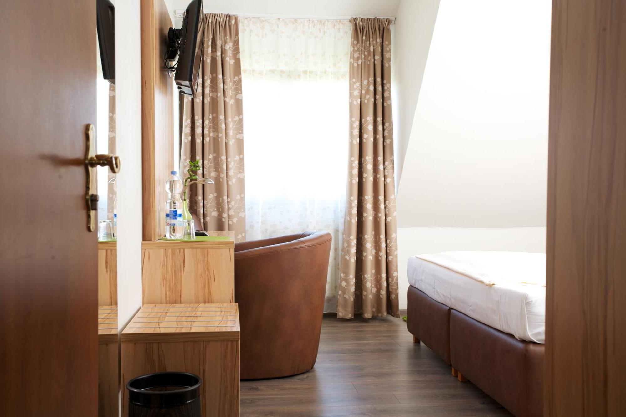 Hotel Reinhardtshof Garni Wolfschlugen 部屋 写真