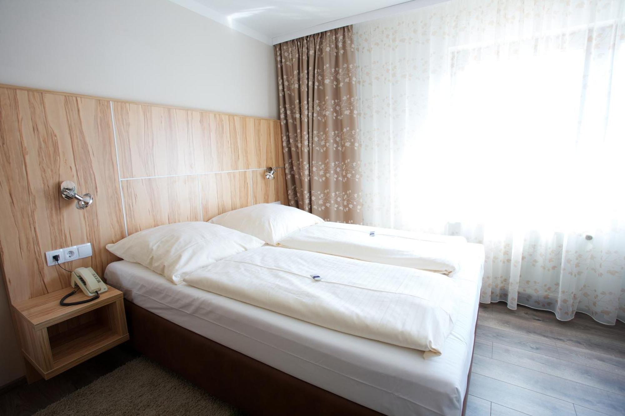 Hotel Reinhardtshof Garni Wolfschlugen 部屋 写真
