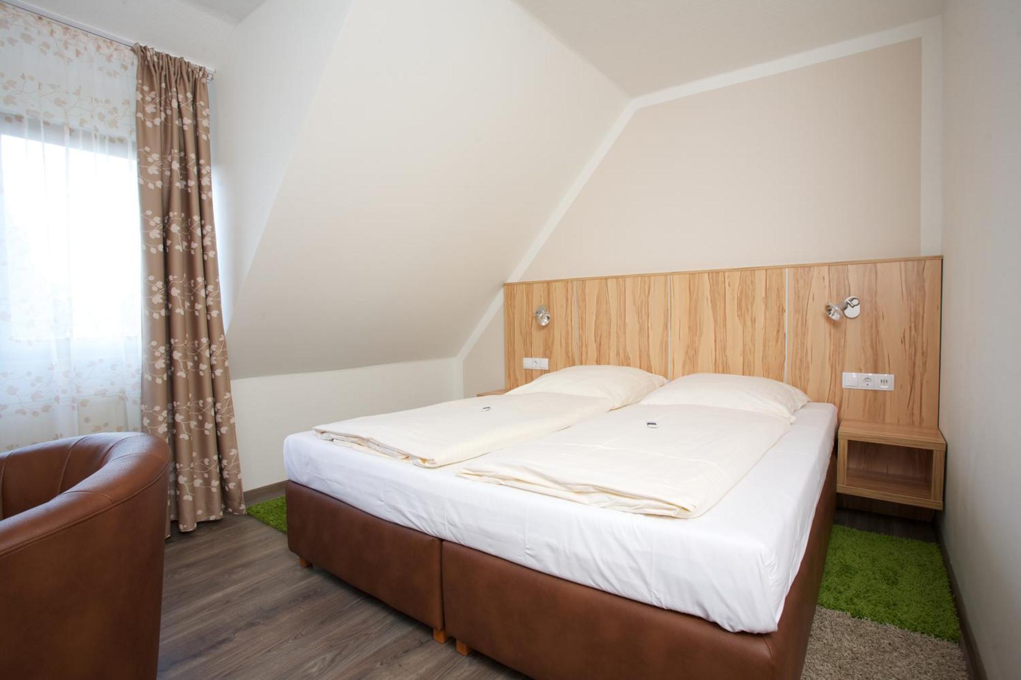 Hotel Reinhardtshof Garni Wolfschlugen 部屋 写真