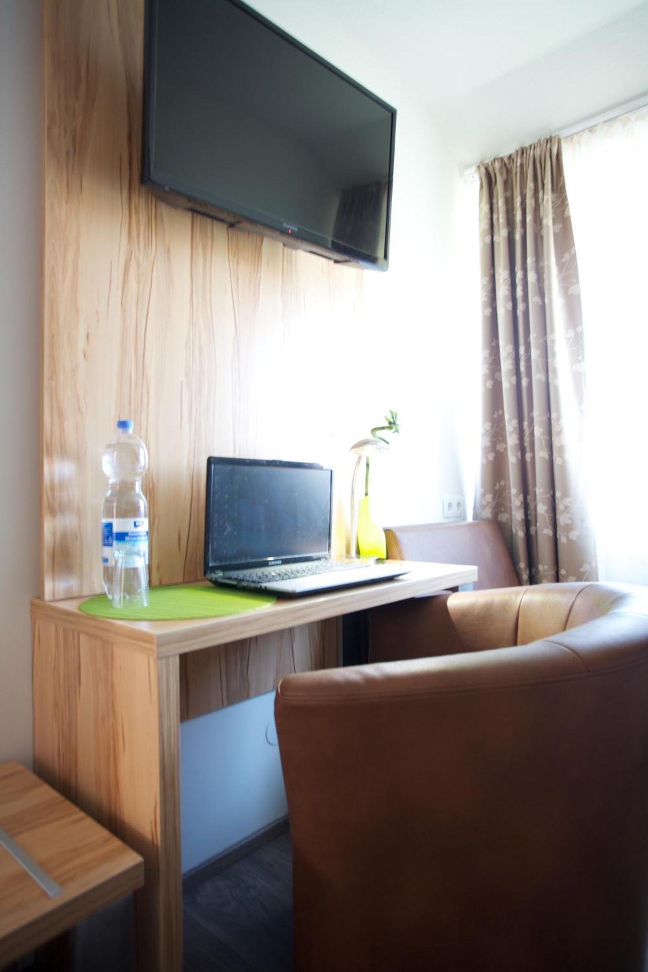 Hotel Reinhardtshof Garni Wolfschlugen 部屋 写真