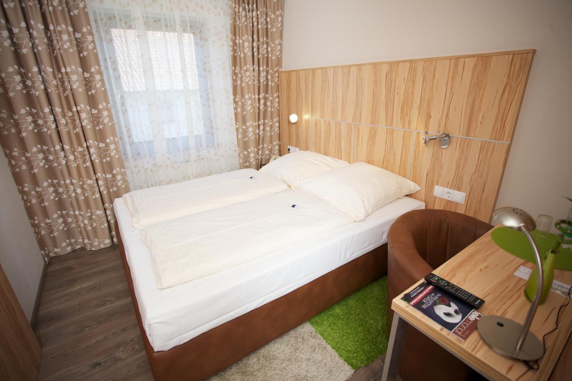 Hotel Reinhardtshof Garni Wolfschlugen 部屋 写真