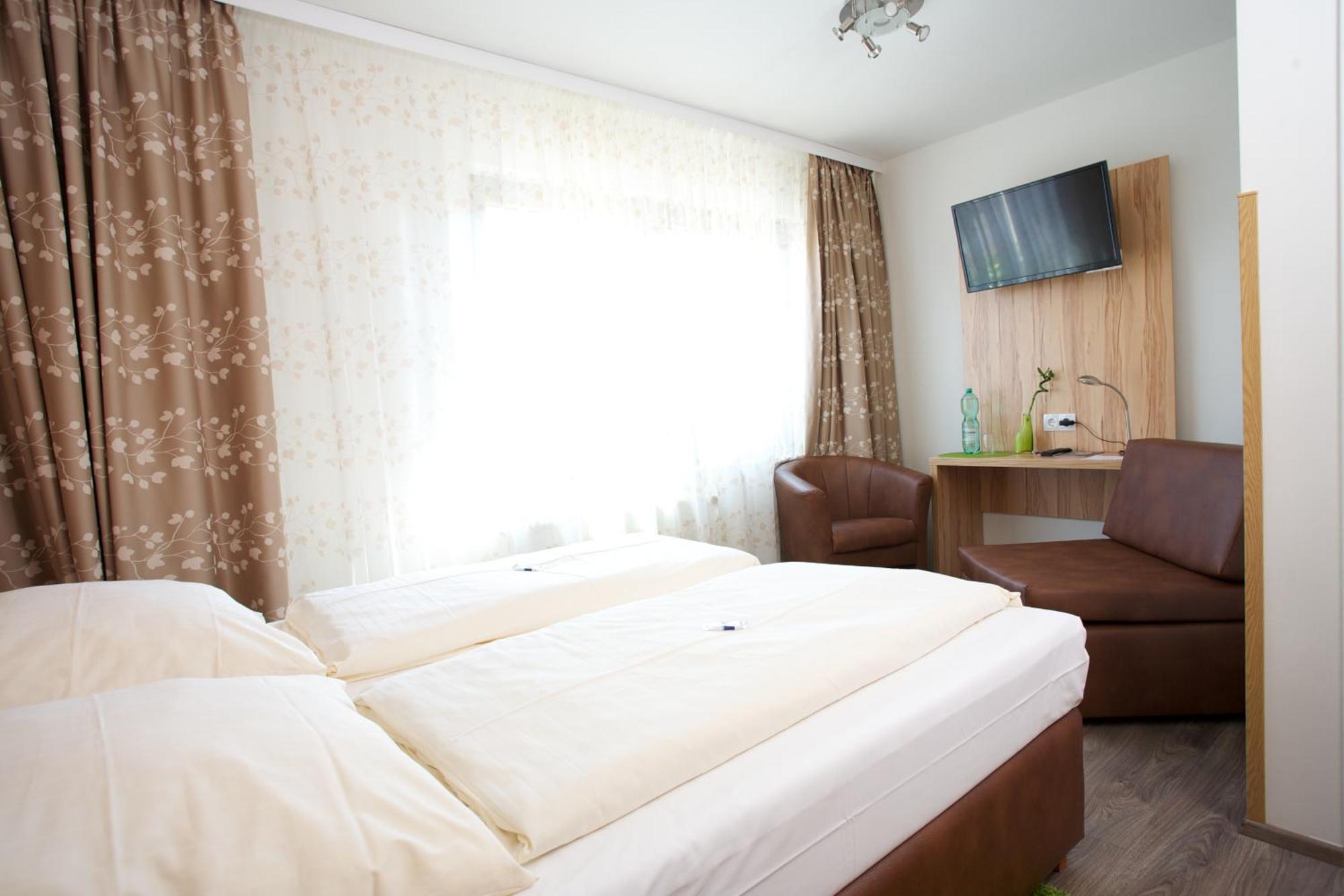 Hotel Reinhardtshof Garni Wolfschlugen 部屋 写真